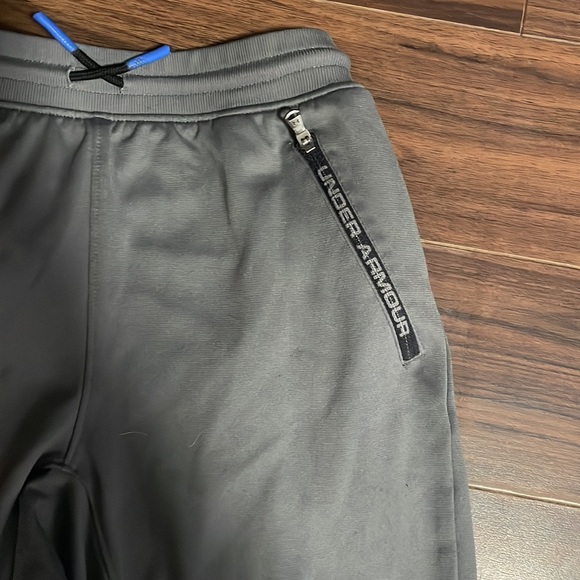 Boys grey Under Armour Joggers - Picture 3 of 4
